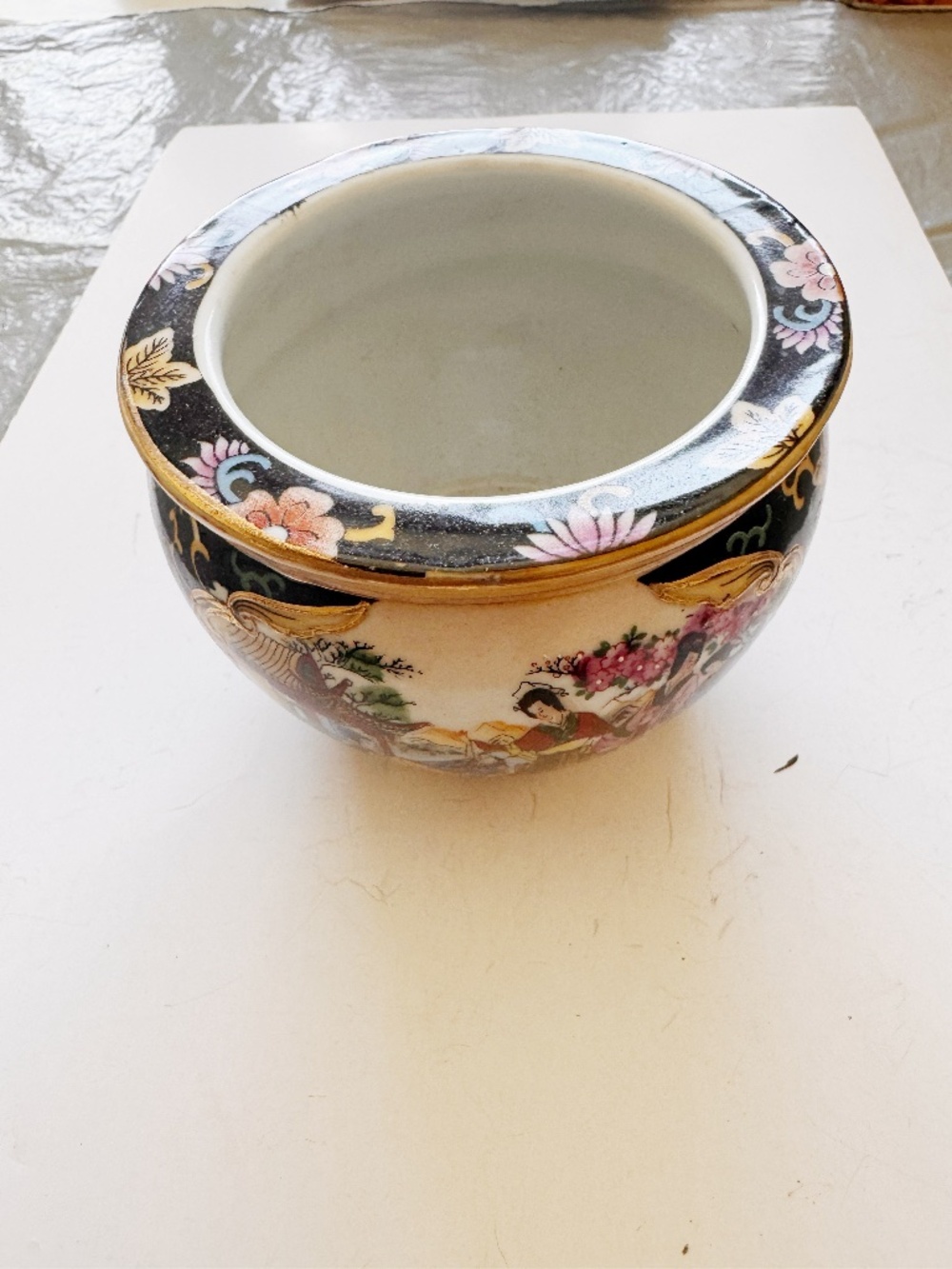 Chinese Chinoiserie Porcelain Fishbowl Bowl 4" Jingdezhen Black Gold Geisha 80s